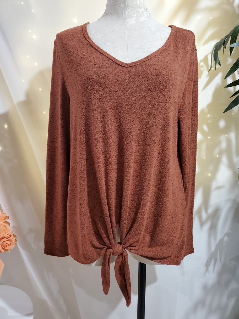 Vine & Love V-Neck Tie Hem Long Sleeve Pullover Sweater Womens Size L Soft Rust